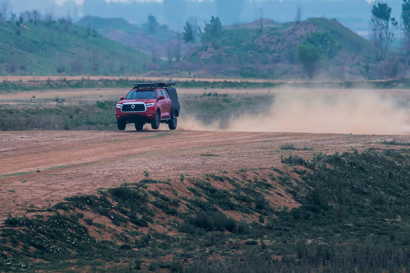 開著二炮去宿營什么感受？