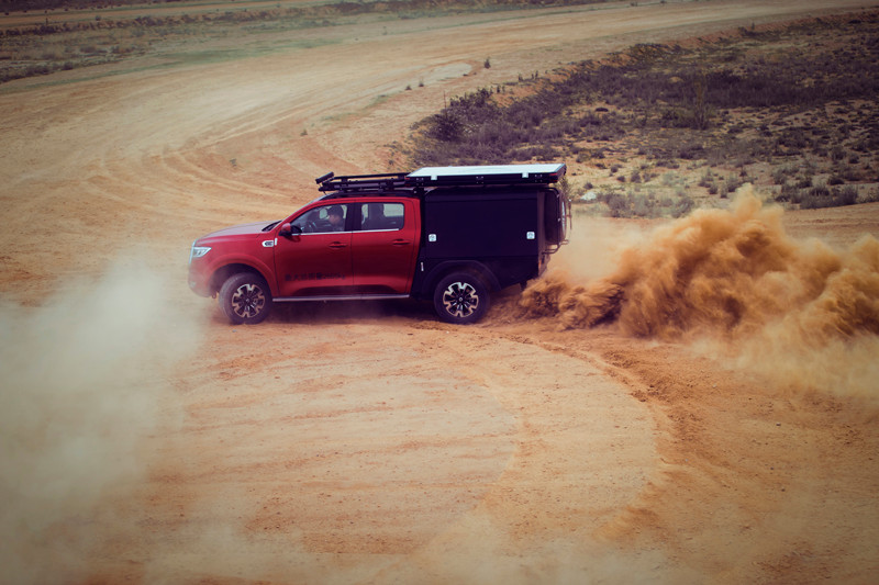 開著二炮去宿營什么感受？