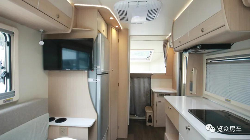 帶老人孩子出行，適合選這款房車