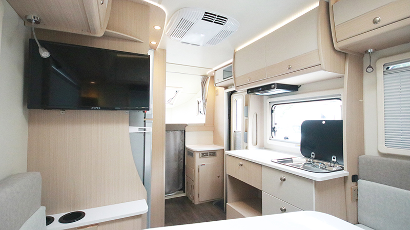 帶老人和孩子出行最合適，還是四驅(qū)房車