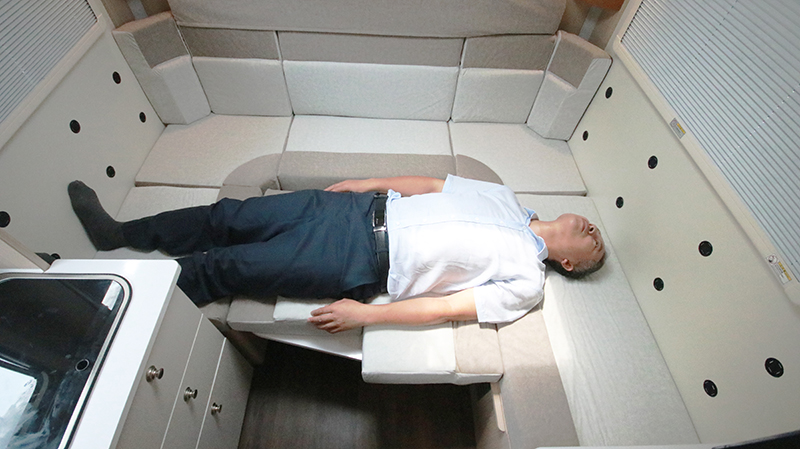 帶老人和孩子出行最合適，還是四驅(qū)房車