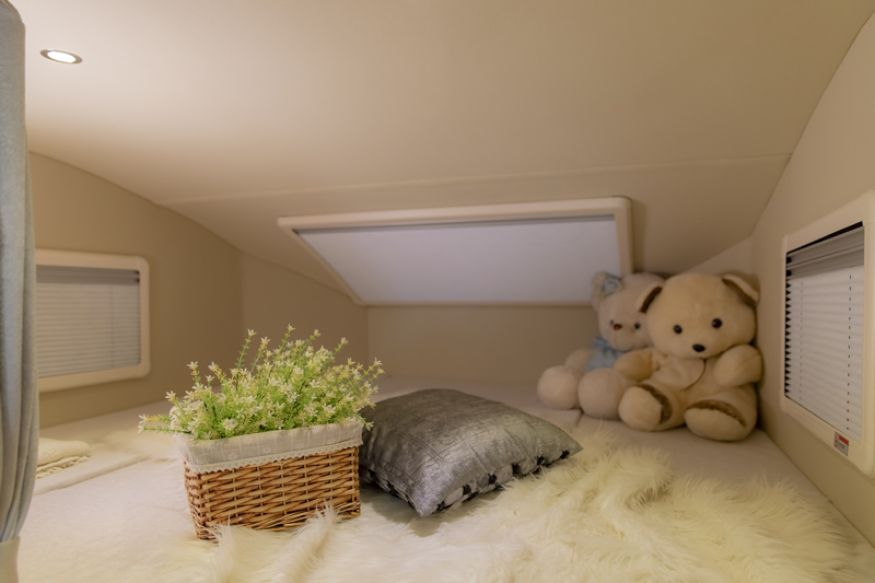 不懼荒野，不怕泥濘，四驅房車更給力