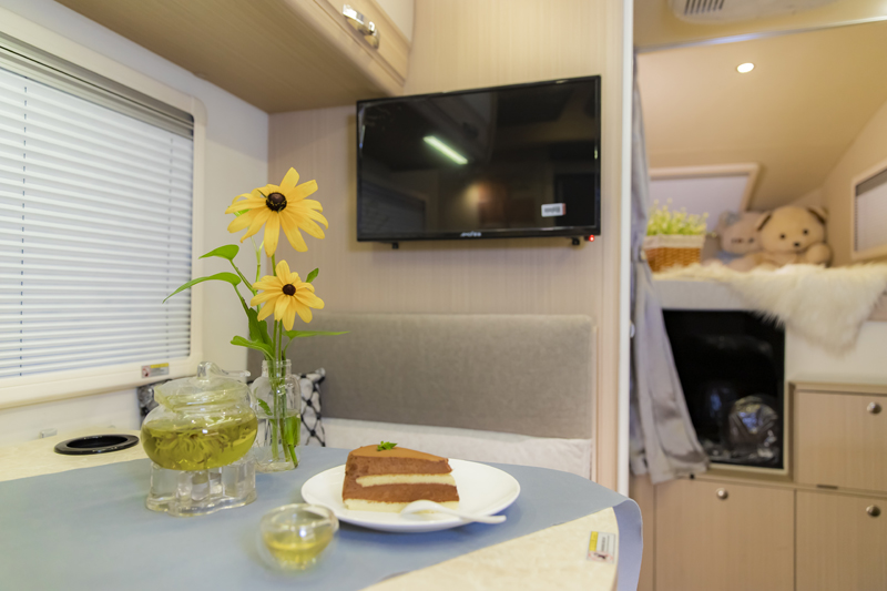 不懼荒野，不怕泥濘，四驅房車更給力