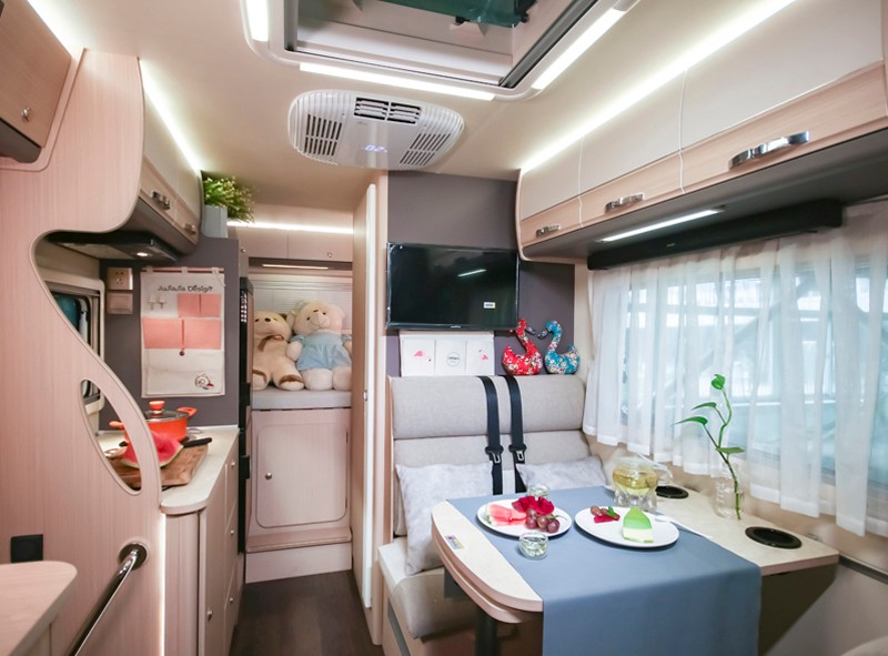 不懼荒野，不怕泥濘，四驅房車更給力