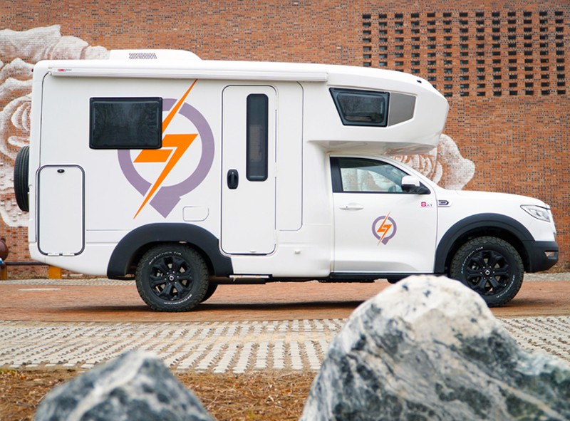 不懼荒野，不怕泥濘，四驅房車更給力