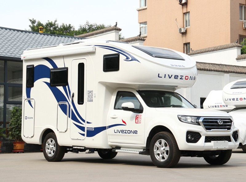 這款六座房車，還是四驅房車