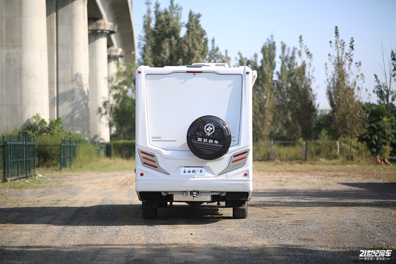 打響第二炮！搶先實(shí)拍體驗(yàn)覽眾自由炮-B皮卡四驅(qū)房車(chē)