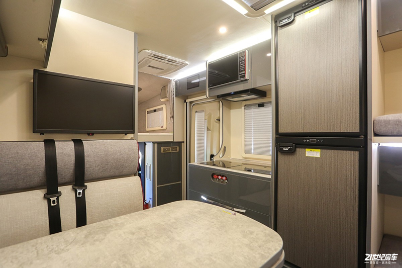 打響第二炮！搶先實(shí)拍體驗(yàn)覽眾自由炮-B皮卡四驅(qū)房車(chē)