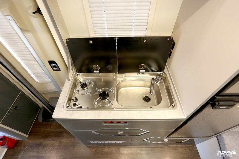 打響第二炮！搶先實(shí)拍體驗(yàn)覽眾自由炮-B皮卡四驅(qū)房車(chē)