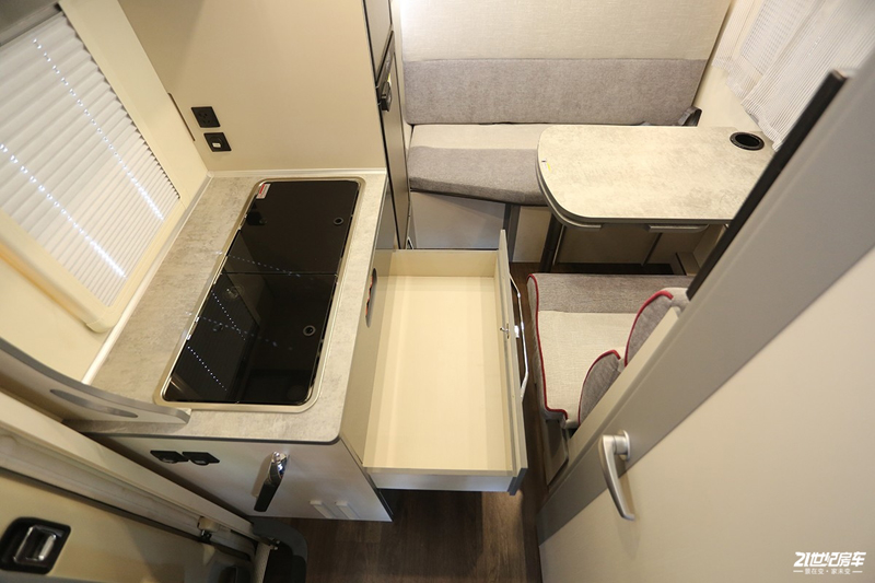 打響第二炮！搶先實(shí)拍體驗(yàn)覽眾自由炮-B皮卡四驅(qū)房車(chē)