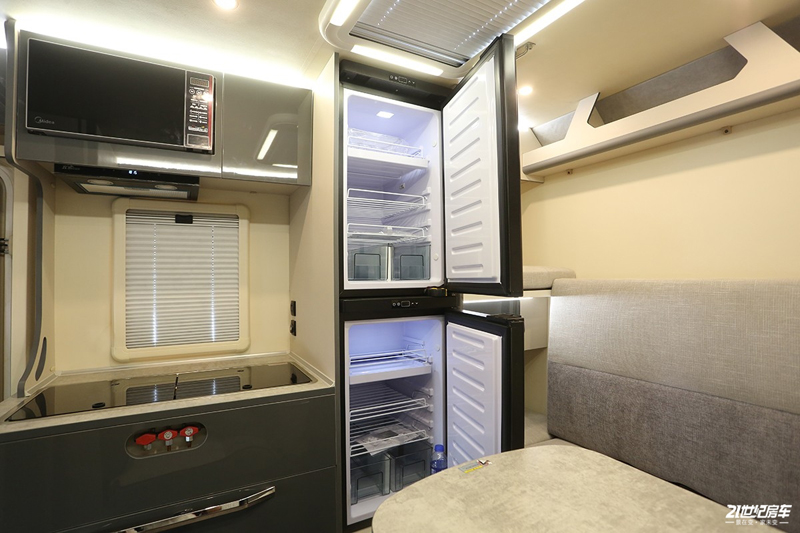 打響第二炮！搶先實(shí)拍體驗(yàn)覽眾自由炮-B皮卡四驅(qū)房車(chē)